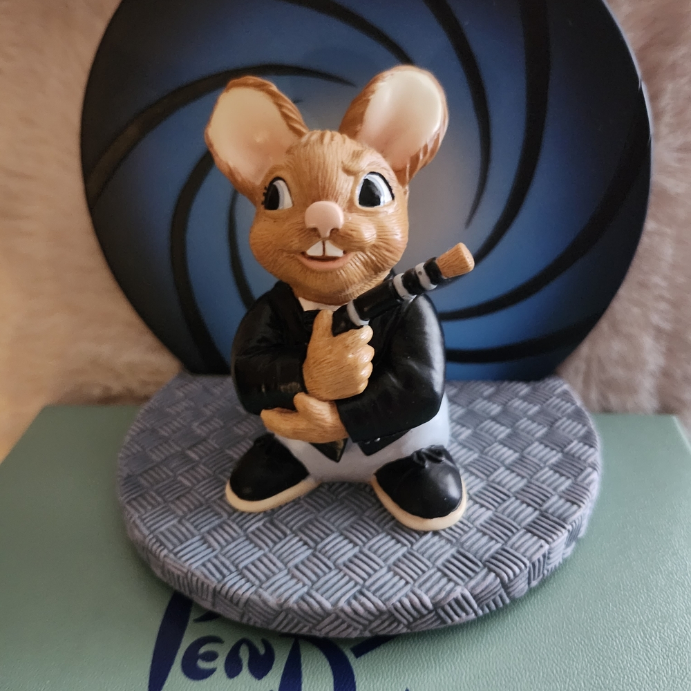🐰 PenDelfin Studios Limited collectible figurine — styled after James Bond/007